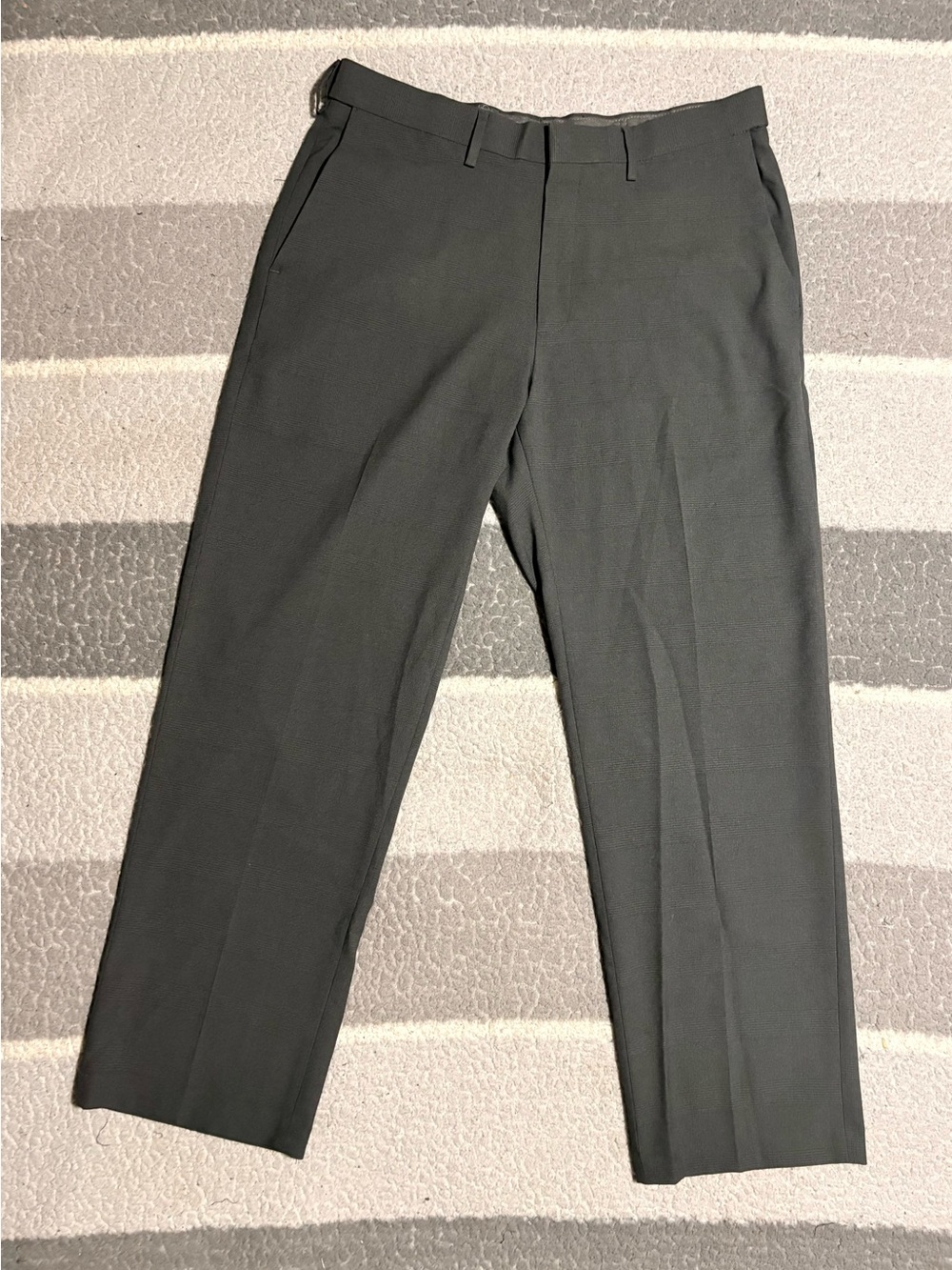 HAGGAR Premium Comfort Dress Pants 34x29 Classic Fit in Dark Gray W/ Pockets